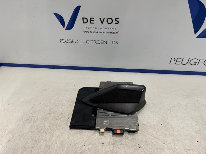 Używane Antena DS Automobiles DS 4 1.6 16V E-Tense 225 Cena € 225,00 Procedura marży oferowane przez De Vos Onderdelen