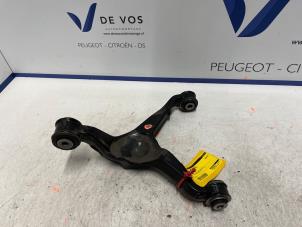 Usados Brazo portante izquierda detrás Peugeot 3008 II (M4/MC/MJ/MR) 1.6 16V HYbrid 225 Precio € 200,00 Norma de margen ofrecido por De Vos Onderdelen