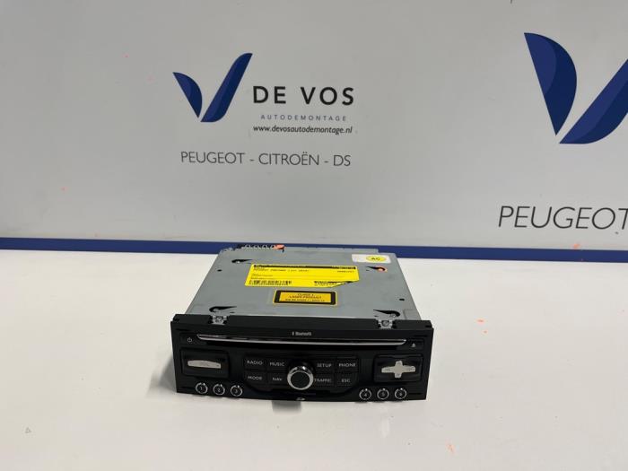 Używane Radio Peugeot Partner Tepee (7A/B/C/D/E/F/G/J/P/S) 1.6 VTI 120 16V Phase 1 Cena € 350,00 Procedura marży oferowane przez De Vos Onderdelen