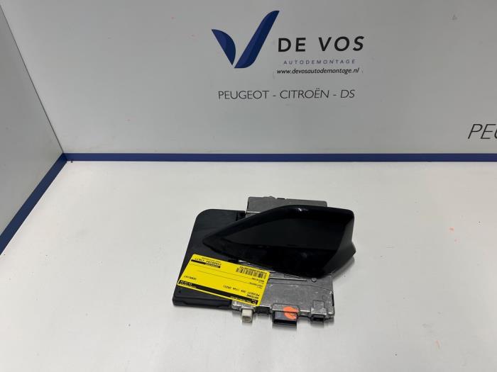 Używane Antena Peugeot 308 (F3/FB/FH/FM/FP) 1.2 PureTech Hybrid 136 Cena € 300,00 Procedura marży oferowane przez De Vos Onderdelen