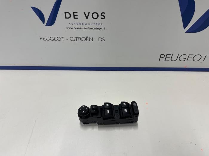 Usados Interruptor combinado de ventanillas Peugeot 308 (F3/FB/FH/FM/FP) 1.2 PureTech Hybrid 136 Precio € 90,00 Norma de margen ofrecido por De Vos Onderdelen