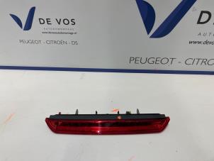 Usados Luz de frenos adicional centro Peugeot 3008 II (M4/MC/MJ/MR) 1.5 BlueHDi 130 Precio € 35,00 Norma de margen ofrecido por De Vos Onderdelen