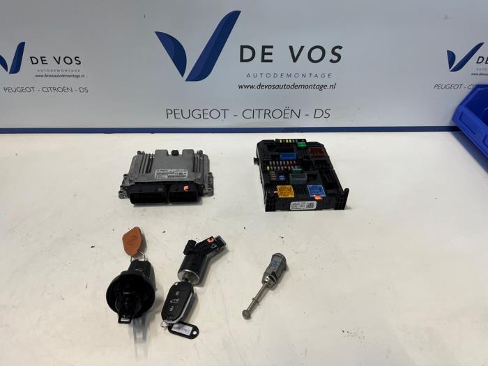 Used Engine management computer Opel Combo Cargo 1.5 CDTI 75 Price € 450,00 Margin scheme offered by De Vos Onderdelen