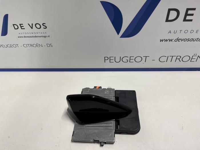 Używane Antena Peugeot 308 (F3/FB/FH/FM/FP) 1.2 PureTech Hybrid 136 Cena € 300,00 Procedura marży oferowane przez De Vos Onderdelen