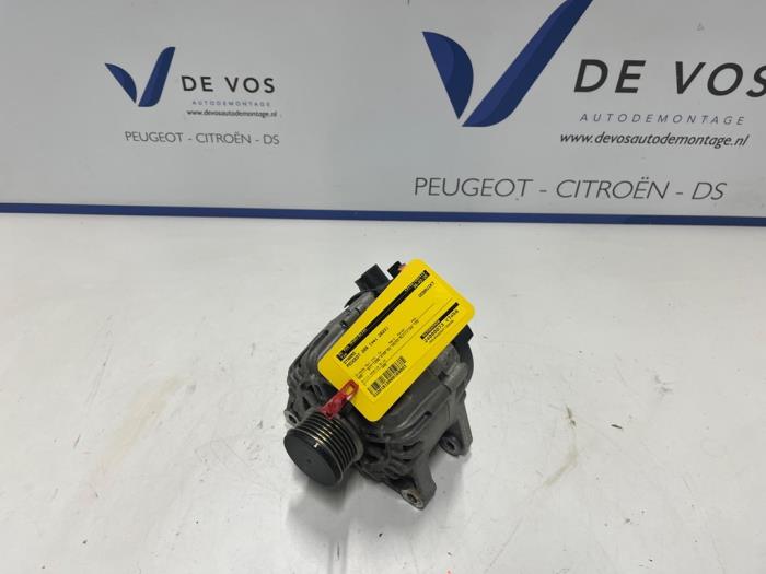 Used Dynamo Peugeot 208 II (UB/UH/UP) 1.2 Vti 12V PureTech 100 Price € 100,00 Margin scheme offered by De Vos Onderdelen
