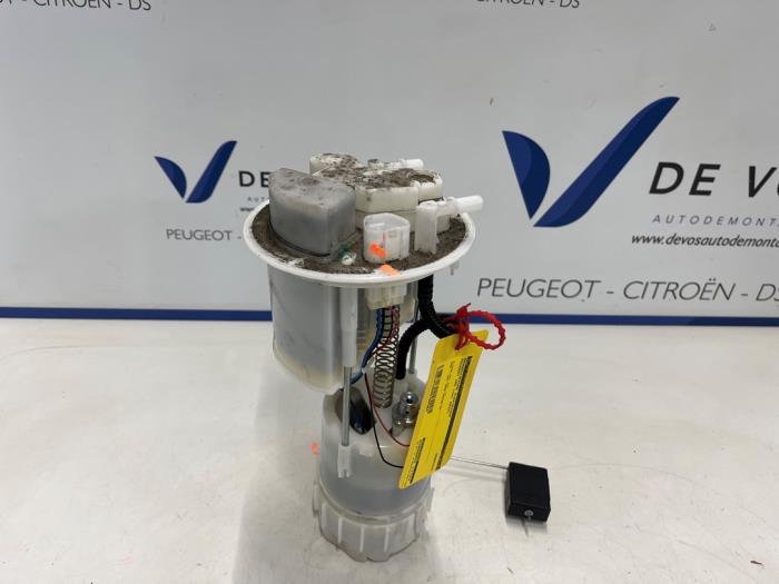 Usagé Pompe d'injection Peugeot 108 1.0 12V VVT-i Prix € 55,00 Règlement à la marge proposé par De Vos Onderdelen