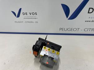 Begagnade ABS-pump Peugeot 208 II (UB/UH/UP) 1.2 Vti 12V PureTech 100 Pris € 250,00 Marginaltabell erbjuds av De Vos Onderdelen