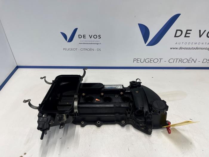 Usagé Couvercle soupapes Peugeot 107 1.0 12V Prix € 70,00 Règlement à la marge proposé par De Vos Onderdelen