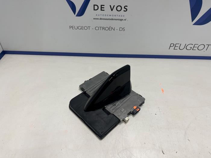 Używane Antena Peugeot 308 SW (F4/FC/FN/FR) 1.2 PureTech Hybrid 136 Cena € 300,00 Procedura marży oferowane przez De Vos Onderdelen