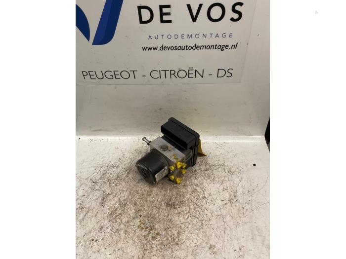 Usagé Bloc ABS Citroen C-Crosser 2.2 HDiF 16V Prix € 250,00 Règlement à la marge proposé par De Vos Onderdelen