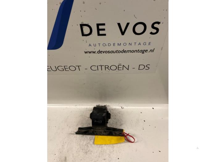 Used Engine mount Citroen C-Crosser 2.2 HDiF 16V Price € 45,00 Margin scheme offered by De Vos Onderdelen