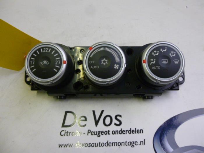 Panel de control de calefacción de un Citroën C-Crosser 2.2 HDiF 16V 2008