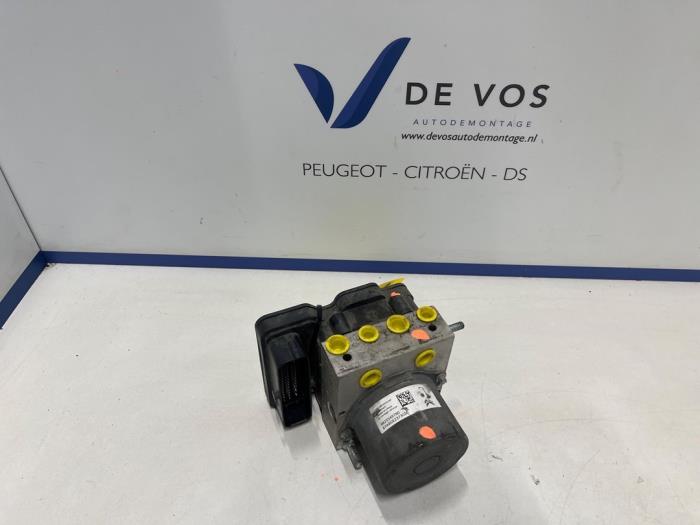 Begagnade ABS-pump Peugeot 5008 II (M4/MC/MJ/MR) 1.6 BlueHDi 115 Pris € 250,00 Marginaltabell erbjuds av De Vos Onderdelen