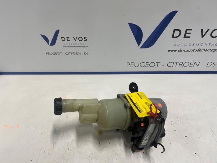 Usagé Pompe de direction Peugeot Expert (V1/VA/VB/VE/VF/VT/VY) Prix € 650,00 Règlement à la marge proposé par De Vos Onderdelen