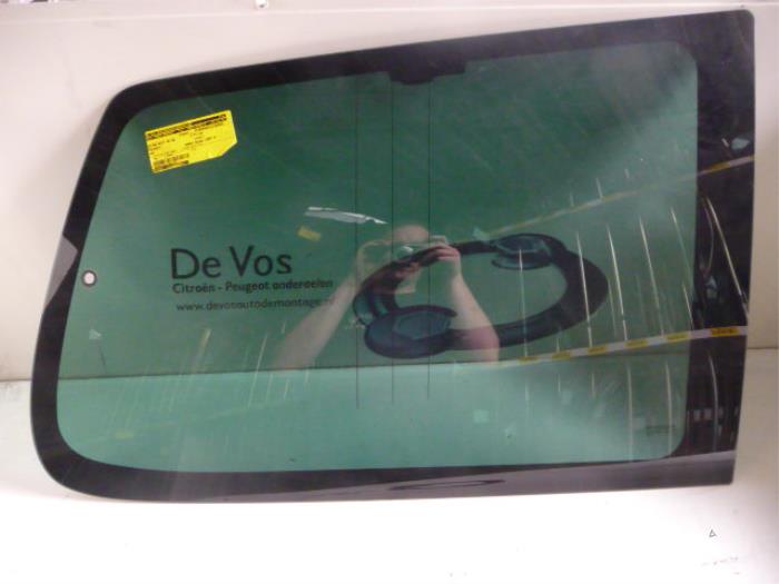 Zusätzliches Fenster 4-türig rechts hinten van een Peugeot 807 2.0 HDi 16V 120 2007
