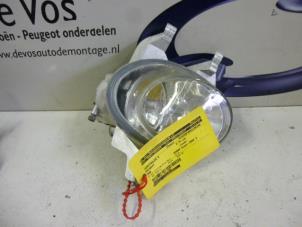 Używane Halogen prawy Peugeot 206 CC (2D) 1.6 16V Cena € 25,00 Procedura marży oferowane przez De Vos Autodemontagebedrijf