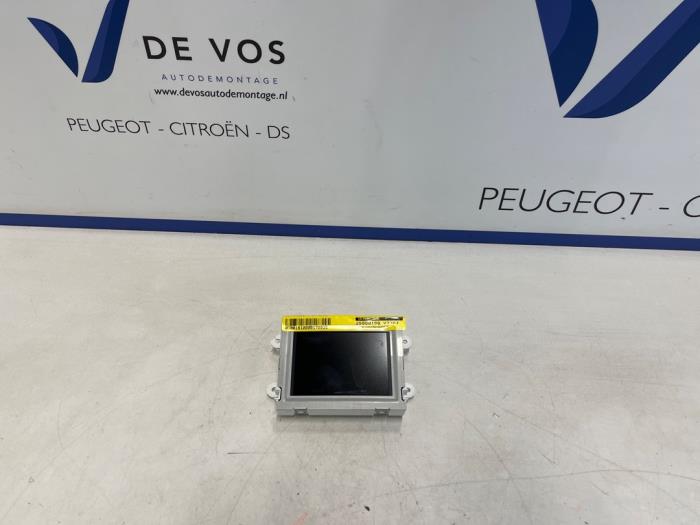 Begagnade Innerdisplay Peugeot 2008 (CU) 1.2 12V e-THP PureTech 130 Pris € 70,00 Marginaltabell erbjuds av De Vos Onderdelen