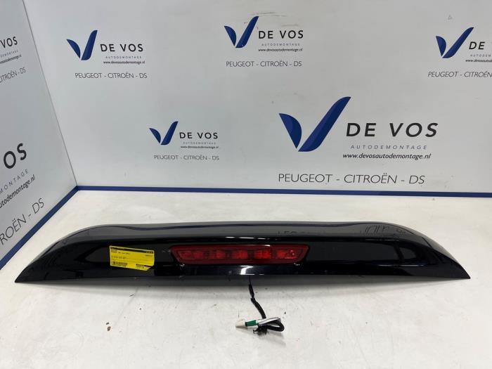 Używane Spojler Peugeot 108 1.0 12V VVT-i Cena € 200,00 Procedura marży oferowane przez De Vos Onderdelen
