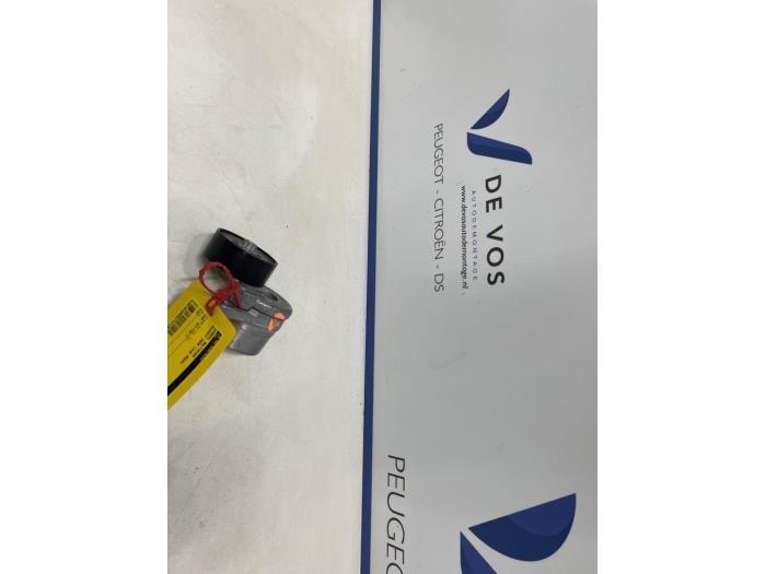 Usados Rodillo tensor correa múltiple Peugeot 3008 III 1.2 12V Hybrid 136 Precio € 70,00 Norma de margen ofrecido por De Vos Onderdelen