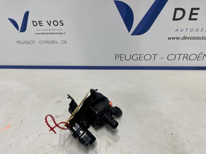 Begagnade Extra vattenpump Peugeot 3008 III 1.2 12V Hybrid 136 Pris € 90,00 Marginaltabell erbjuds av De Vos Onderdelen