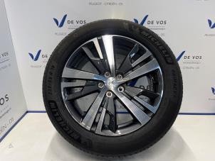 Gebrauchte Felge + Reifen Peugeot 5008 II (M4/MC/MJ/MR) 1.2 12V Hybrid Preis € 225,00 Margenregelung angeboten von De Vos Onderdelen