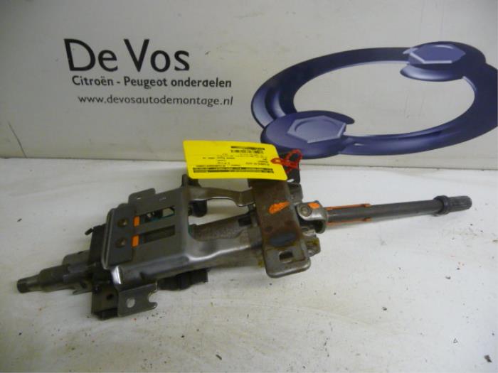 Steering column housing from a Peugeot 307 2003