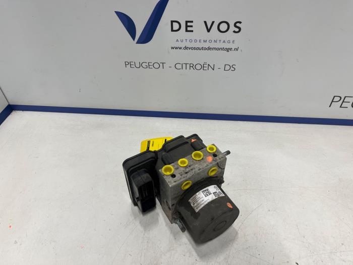 Begagnade ABS-pump Opel Crossland (X) 1.2 Turbo 12V Pris € 250,00 Marginaltabell erbjuds av De Vos Onderdelen