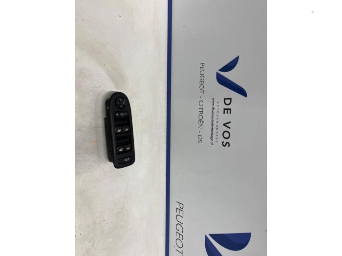 Usados Interruptor combinado de ventanillas Citroen C5 III Tourer (RW) 2.0 HDiF 16V 160 Precio € 70,00 Norma de margen ofrecido por De Vos Onderdelen