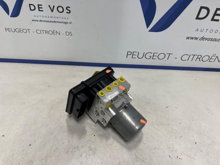 Używane Pompa ABS Peugeot Expert (V1/VA/VB/VE/VF/VT/VY) 2.0 Blue HDi 145 16V Cena € 450,00 Procedura marży oferowane przez De Vos Onderdelen