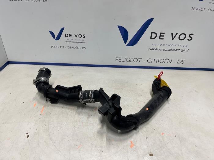 Używane Przewód Turbo Peugeot Expert (V1/VA/VB/VE/VF/VT/VY) 2.0 Blue HDi 145 16V Cena € 80,00 Procedura marży oferowane przez De Vos Onderdelen