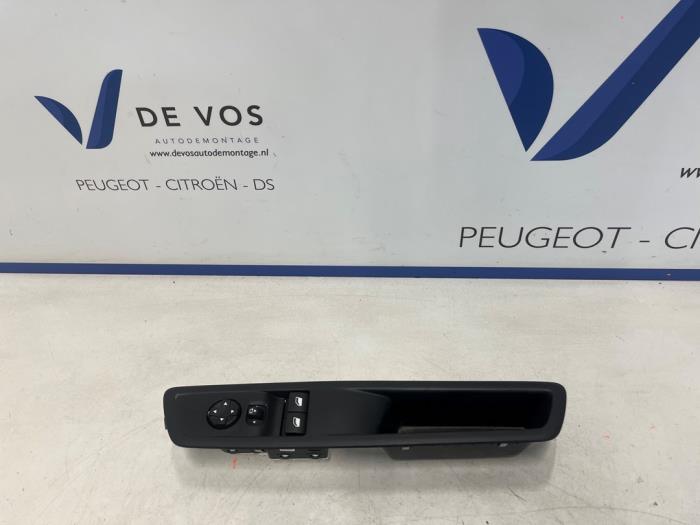 Usados Interruptor combinado de ventanillas Peugeot Expert (V1/VA/VB/VE/VF/VT/VY) 2.0 Blue HDi 145 16V Precio € 80,00 Norma de margen ofrecido por De Vos Onderdelen