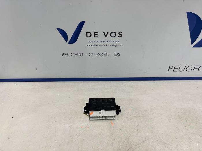 Usados Módulo PDC Peugeot 208 II (UB/UH/UP) 1.2 Vti 12V PureTech 100 Precio € 100,00 Norma de margen ofrecido por De Vos Onderdelen