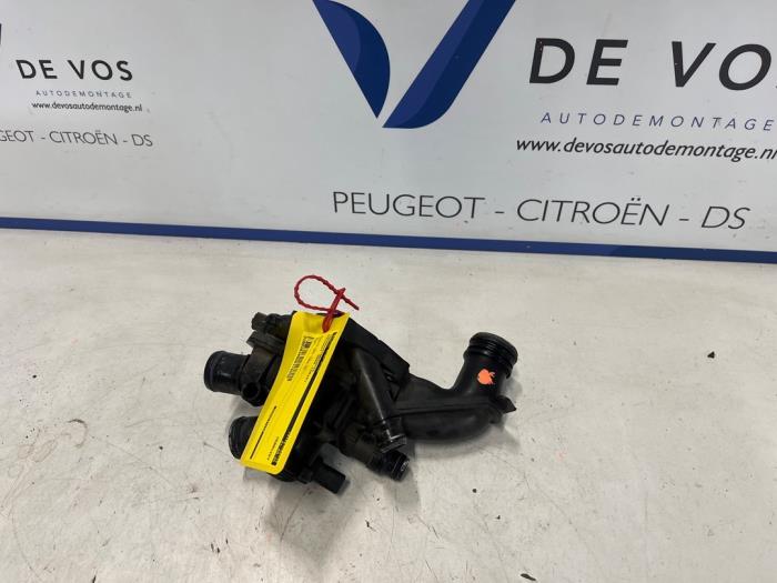 Gebrauchte Thermostatgehäuse Peugeot 3008 Preis € 70,00 Margenregelung angeboten von De Vos Onderdelen