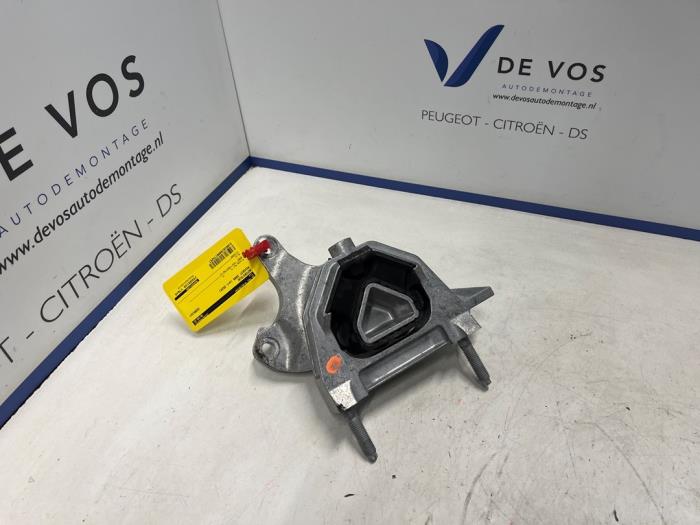 Used Engine mount Peugeot 2008 (UD/UK/UR/US/UX) e-2008 54 kWh Price € 90,00 Margin scheme offered by De Vos Onderdelen