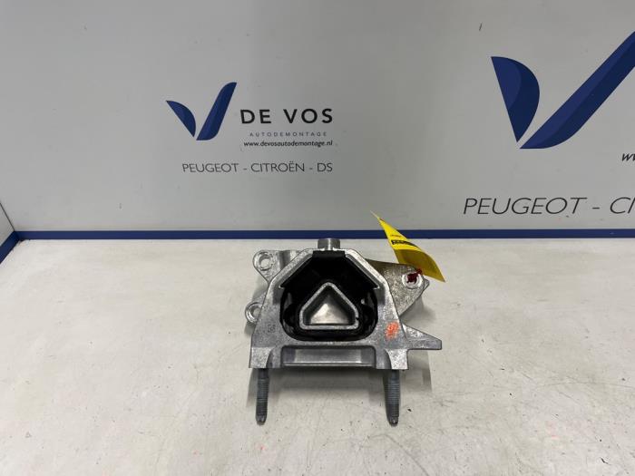 Used Engine mount Peugeot 2008 (UD/UK/UR/US/UX) e-2008 54 kWh Price € 90,00 Margin scheme offered by De Vos Onderdelen