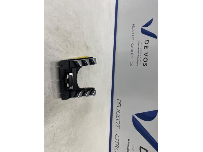 Usados Interruptor combinado de ventanillas Citroen DS 5 2.0 BlueHDI 150 16V Precio € 70,00 Norma de margen ofrecido por De Vos Onderdelen