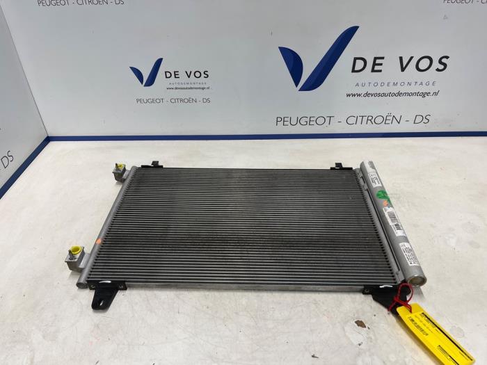 Usagé Radiateur clim Opel Corsa F (UB/UH/UP) 1.2 Turbo 12V 100 Prix € 160,00 Règlement à la marge proposé par De Vos Onderdelen