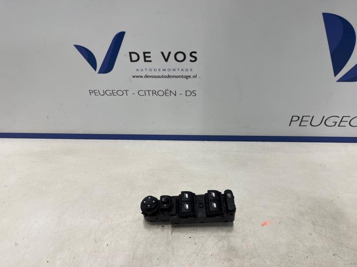 Usados Interruptor combinado de ventanillas Opel Mokka 1.2 Turbo 12V Precio € 70,00 Norma de margen ofrecido por De Vos Onderdelen