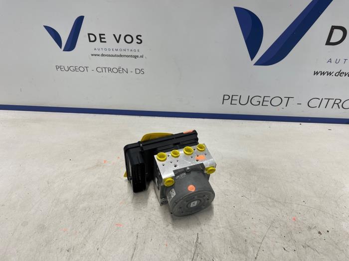 Usagé Bloc ABS Opel Mokka 1.2 Turbo 12V Prix € 350,00 Règlement à la marge proposé par De Vos Onderdelen