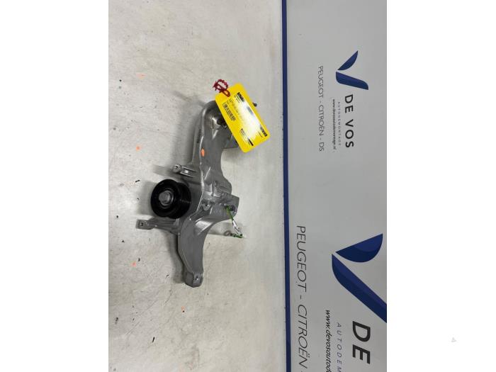 Usagé Support dynamo bas DS Automobiles DS 7 1.6 16V E-Tense 225 Prix € 55,00 Règlement à la marge proposé par De Vos Onderdelen