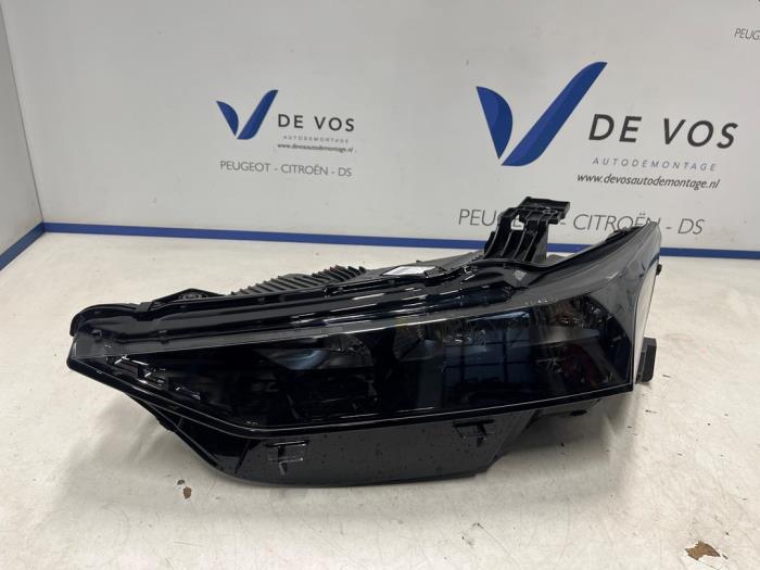 Używane Reflektor lewy DS Automobiles DS 4 1.2 12V Hybrid 136 Cena € 400,00 Procedura marży oferowane przez De Vos Onderdelen