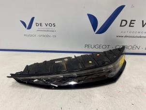 Feu arrière pour DS DS7 Crossback 2.0 HDi 180 (JJEHZR) (132 KW / 179 CH) Diesel Feu arrière pour DS DS7 Crossback 2.0 HDi 180 (JJEHZR) (132 KW / 179 CH) Diesel