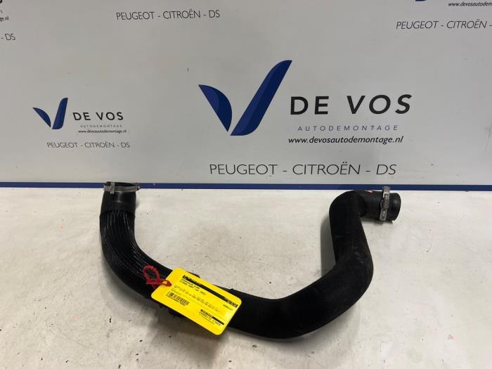 Usagé Tuyau intercooler Citroen Jumpy 2.0 Blue HDI 150 Prix € 50,00 Règlement à la marge proposé par De Vos Onderdelen