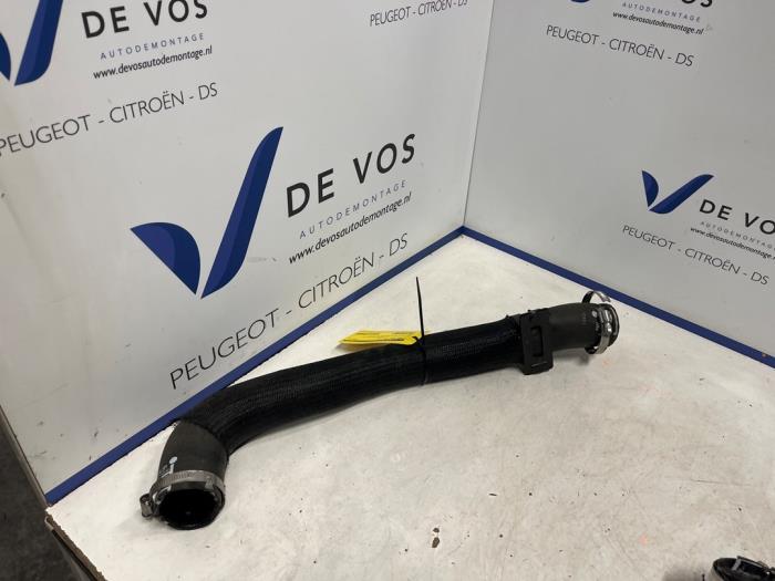 Usagé Tuyau intercooler Citroen Jumpy 2.0 Blue HDI 150 Prix € 60,00 Règlement à la marge proposé par De Vos Onderdelen