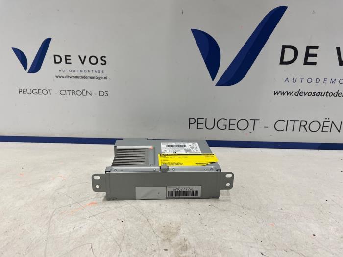 Begagnade Radio Citroen Jumpy 2.0 Blue HDI 150 Pris € 200,00 Marginaltabell erbjuds av De Vos Onderdelen