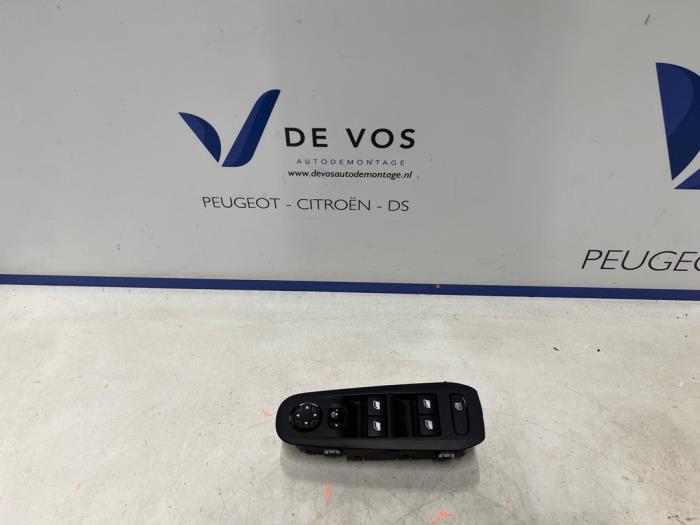 Używane Przelacznik combi okienny Peugeot 308 SW (L4/L9/LC/LJ/LR) 1.2 12V e-THP PureTech 130 Cena € 80,00 Procedura marży oferowane przez De Vos Onderdelen
