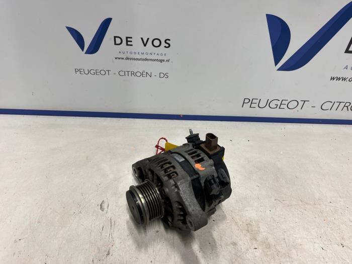 Usagé Dynamo Peugeot 108 1.0 12V Prix € 70,00 Règlement à la marge proposé par De Vos Onderdelen