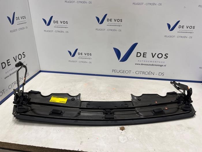 Używane Pokrywa dachu cabrio Peugeot 308 CC (4B) 1.6 16V THP 155 Cena € 350,00 Procedura marży oferowane przez De Vos Onderdelen