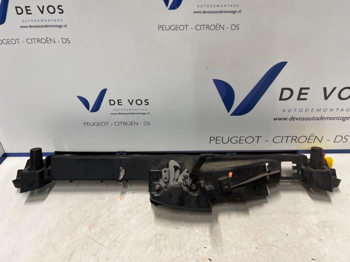 Begagnade Låsplatta Citroen DS 5 1.6 e-THP 165 16V Pris € 25,00 Marginaltabell erbjuds av De Vos Onderdelen