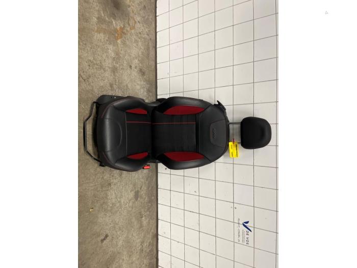Używane Fotel prawy Peugeot 208 I (CA/CC/CK/CL) 1.6 16V GTI Cena € 300,00 Procedura marży oferowane przez De Vos Onderdelen